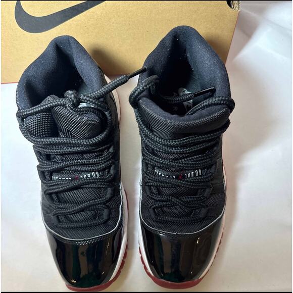 Size 6 - Nike Air Jordan 11 Retro GS Bred 2019 Men's Shoes - Picture 4 of 11